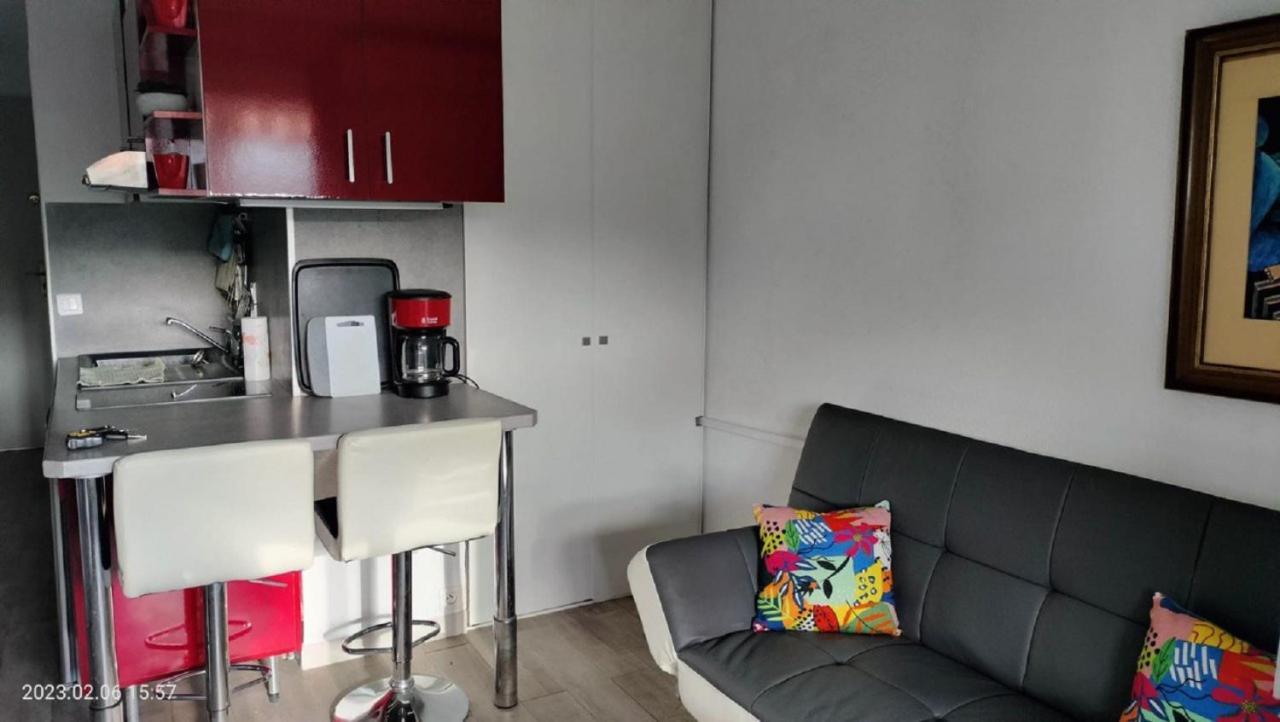 Entre St-Raphael Et St-Tropez. Studio Pieds Dans L'Eau, A Partir De 600 Euros/Semaine. Saint Aygulf Exterior foto